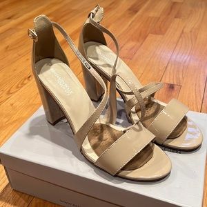 Benjamin Walk nude sandal heels 🤍